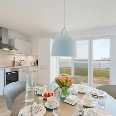 Pier 21 - Captains Lounge Apartment